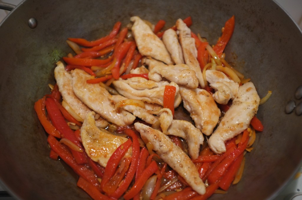 poulet sauté sans gluten, oignons  et poivrons