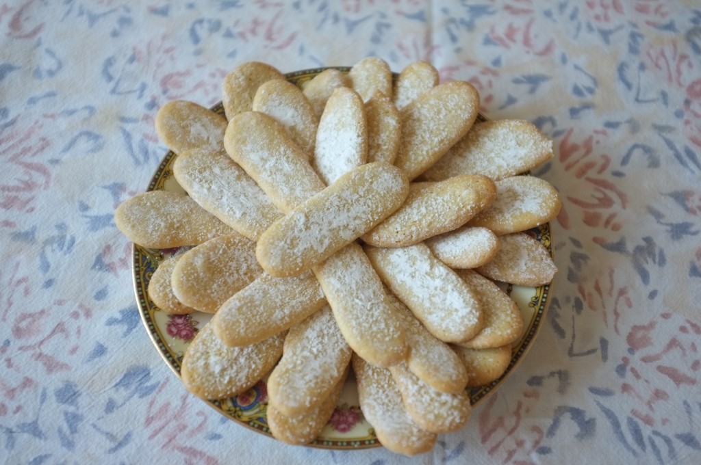 biscuits "langue de chat" saupoudrer de sucre glace 