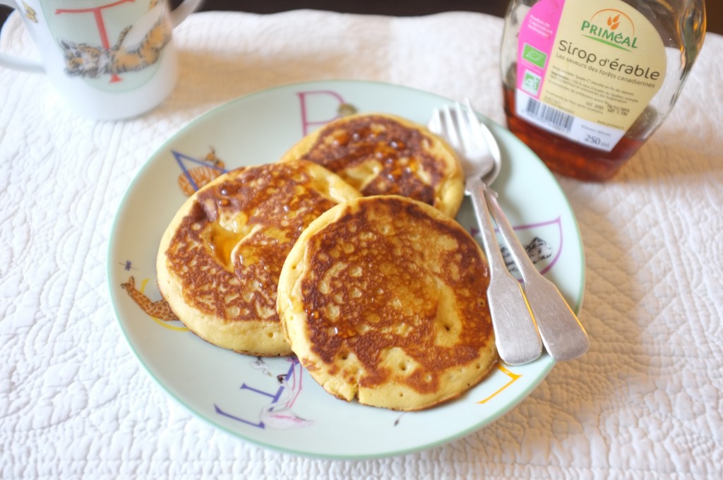 Les pancake express servi avec du sirop d'érable