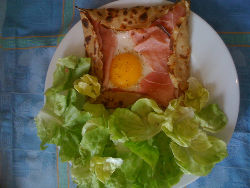 crêpe salée sans gluten au sarrasin oeuf, jambon, gruyère