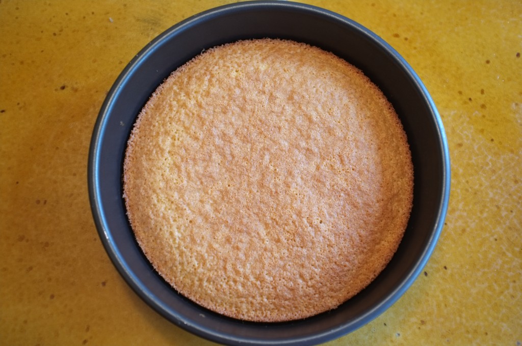 Le gâteau sans gluten à l'Amaretto, à la sortie du four