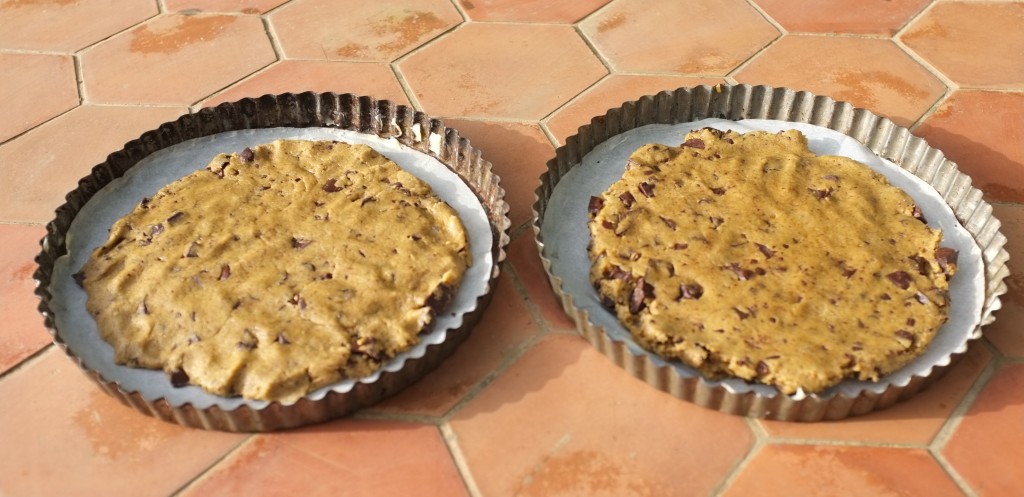 Les cookies géantes aux pépites de chocolat, avant d'être enfournés