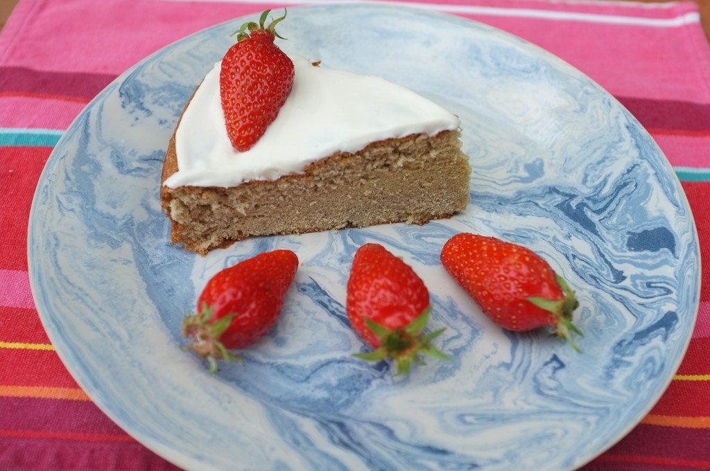 Génoise sans gluten à la crème fouettée et fraises