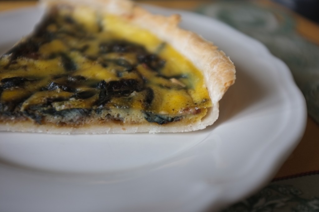 la pâte de la quiche est fine et plutôt agréable à manger, même si j'ai l'habitude de pâte "maison" plus croustillante et avec un peu plus de goût...