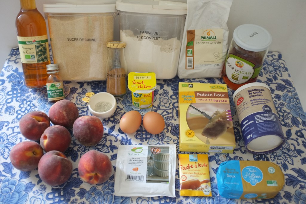 Les ingrédients pour le gâteau pêche cannelle