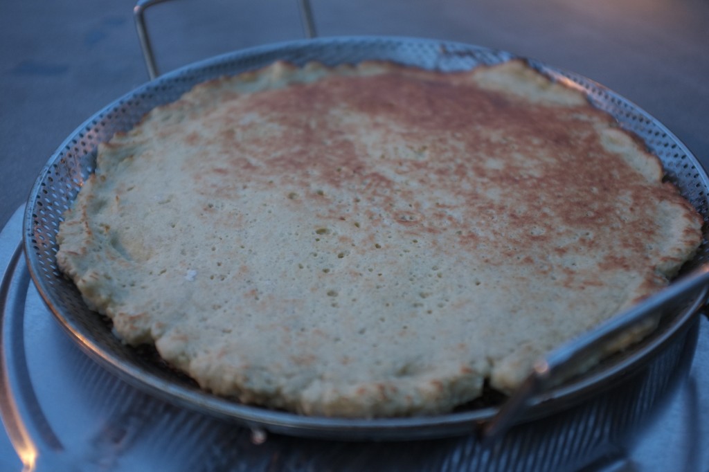 La pâte pré-cuite à la sortie du four. J'aurais du pivoter le moule en milieu de cuisson...