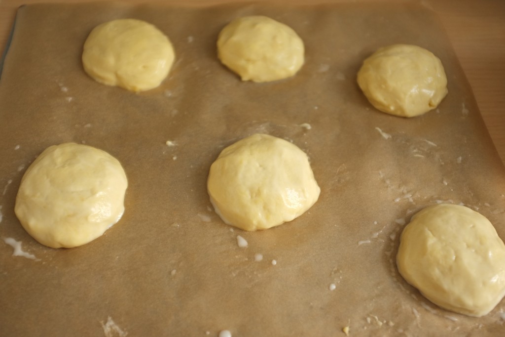 Les petits pains avant d'être enfournés