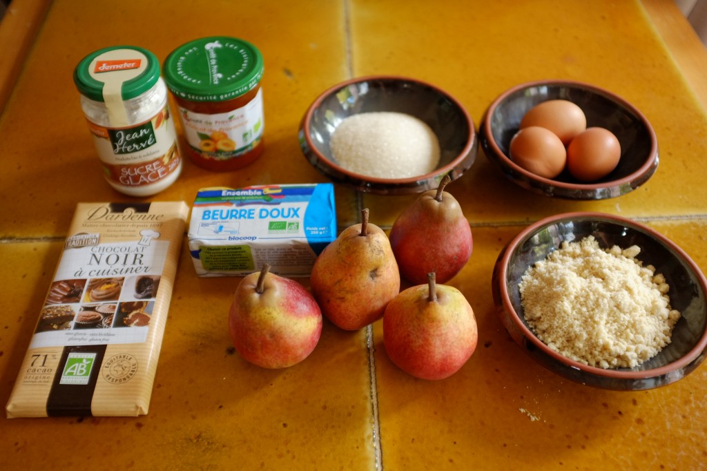 Les ingrédients pour le gâteau au poire et chocolat