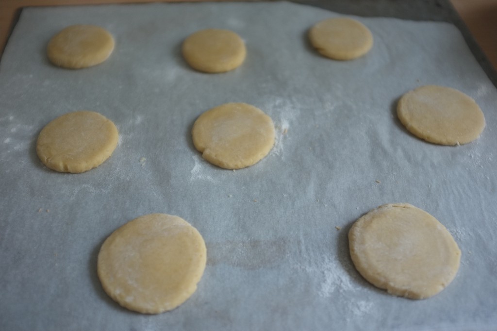 Les biscuits au sirop d'érable avant d'être enfournés