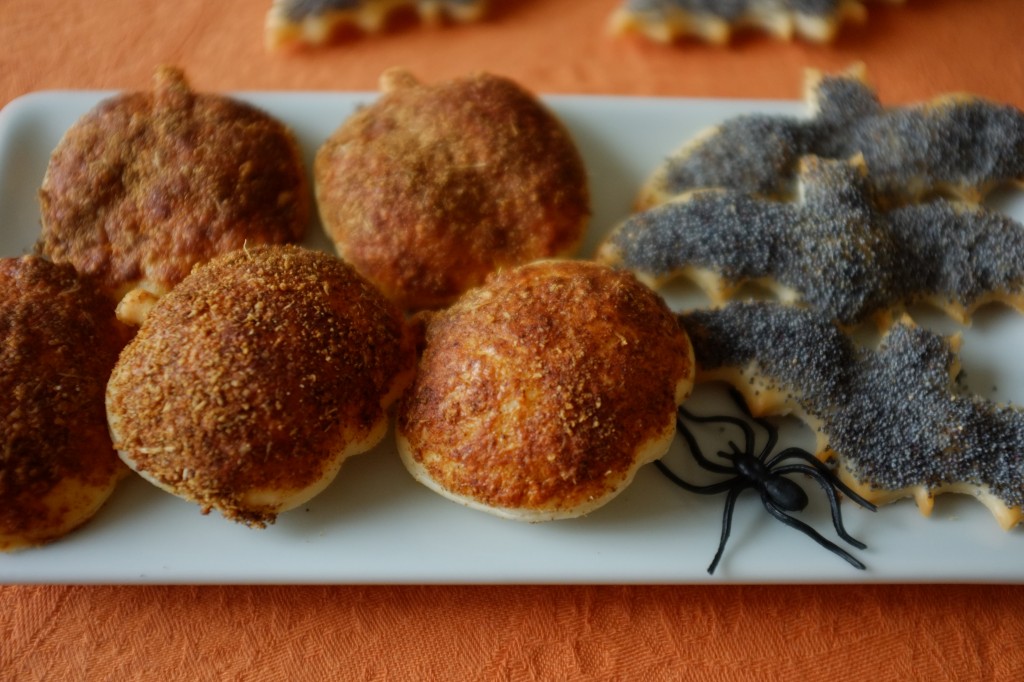 Des citrouilles au paprika et des chauve-souris au graine de pavot pour un apéritif d'Halloween