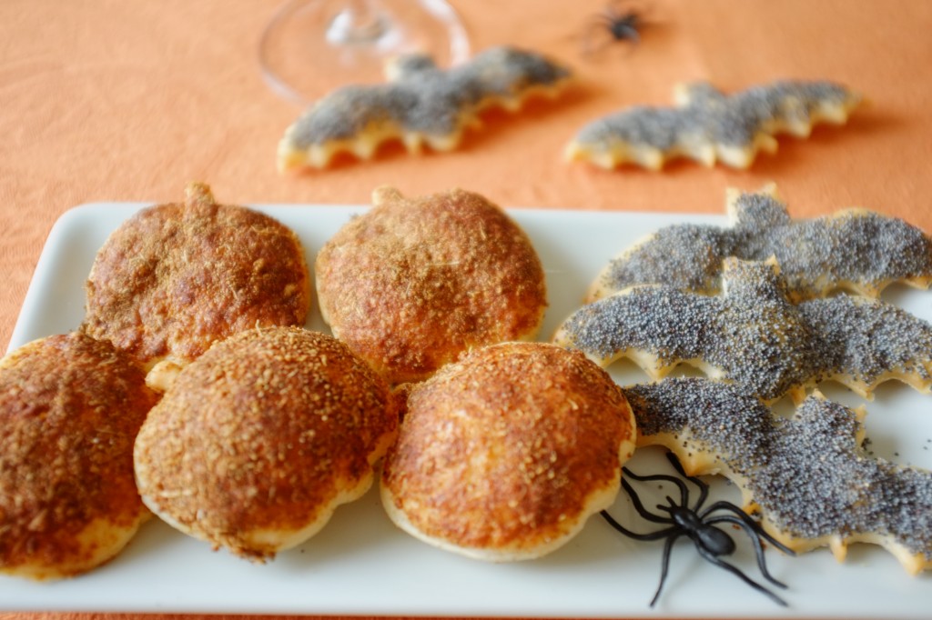 Citrouille au paprika et chauve-souris au graine de pavot pour un apéritif d'Halloween 