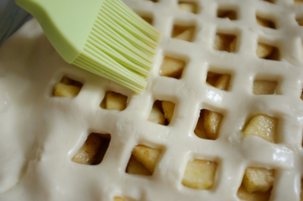 La pâte est passée au blanc d'oeuf pour obtenir une belle couleur à la cuisson