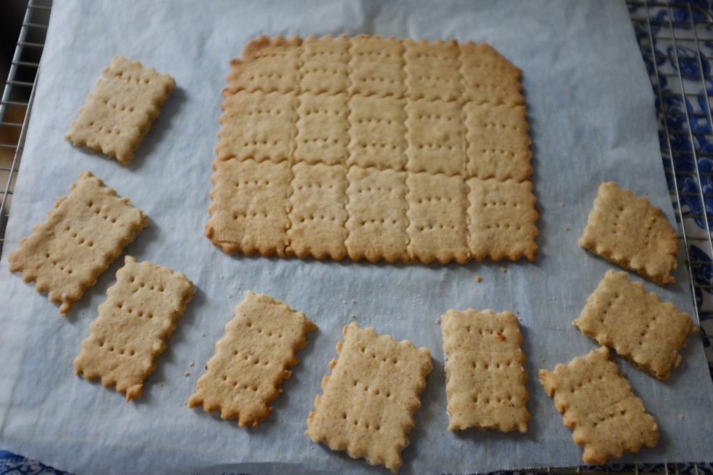 Découpé ainsi, les biscuits sans gluten se séparent sans se casser