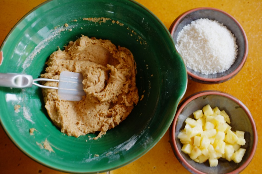 La pâte à muffins avant l'ajout de la noix de coco râpée et le l'ananas en morceaux