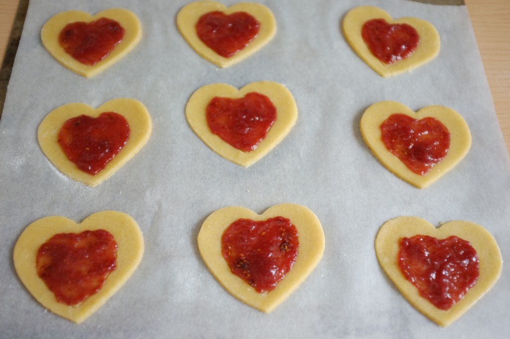 Les biscuits sans gluten litchi-framboise avant d'être enfournés