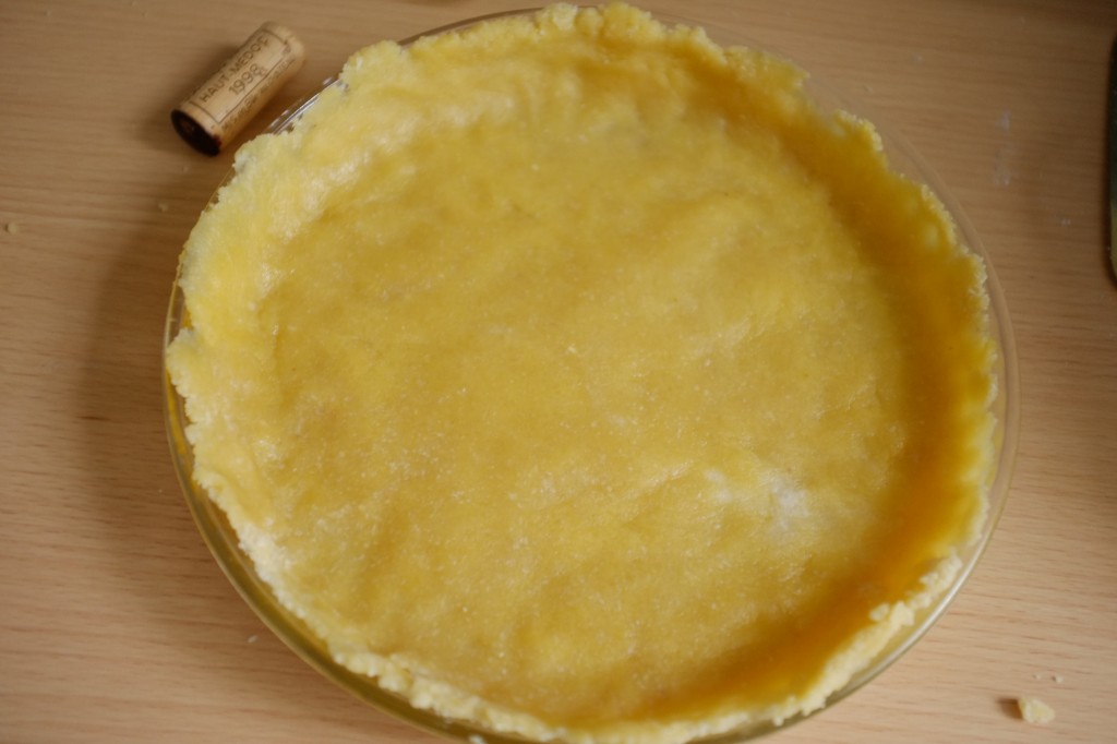 La pâte à tarte sans gluten avant d'être enfournée
