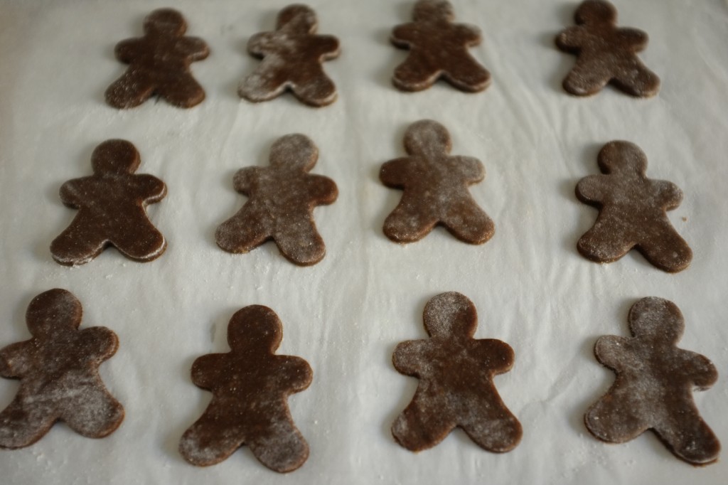 Les bonhommes pain d'épice sans gluten avant d'être enfournés