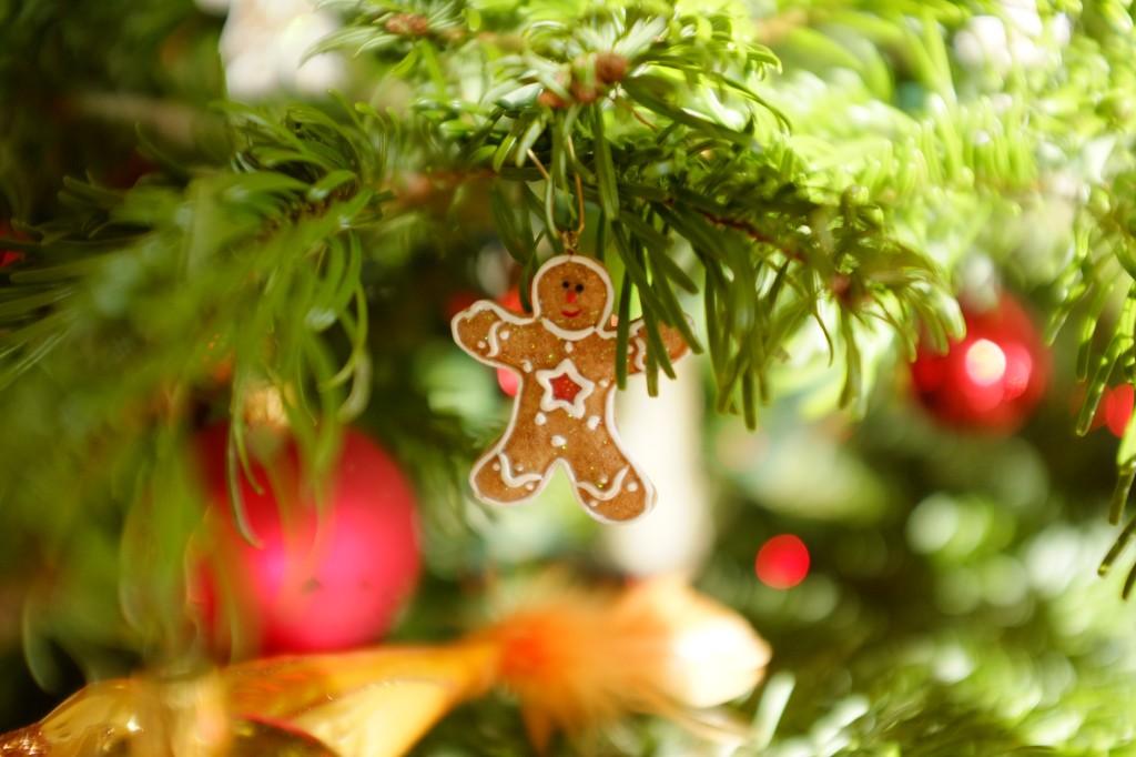 Une décoration pour le sapin d'un bonhomme pain d'épice