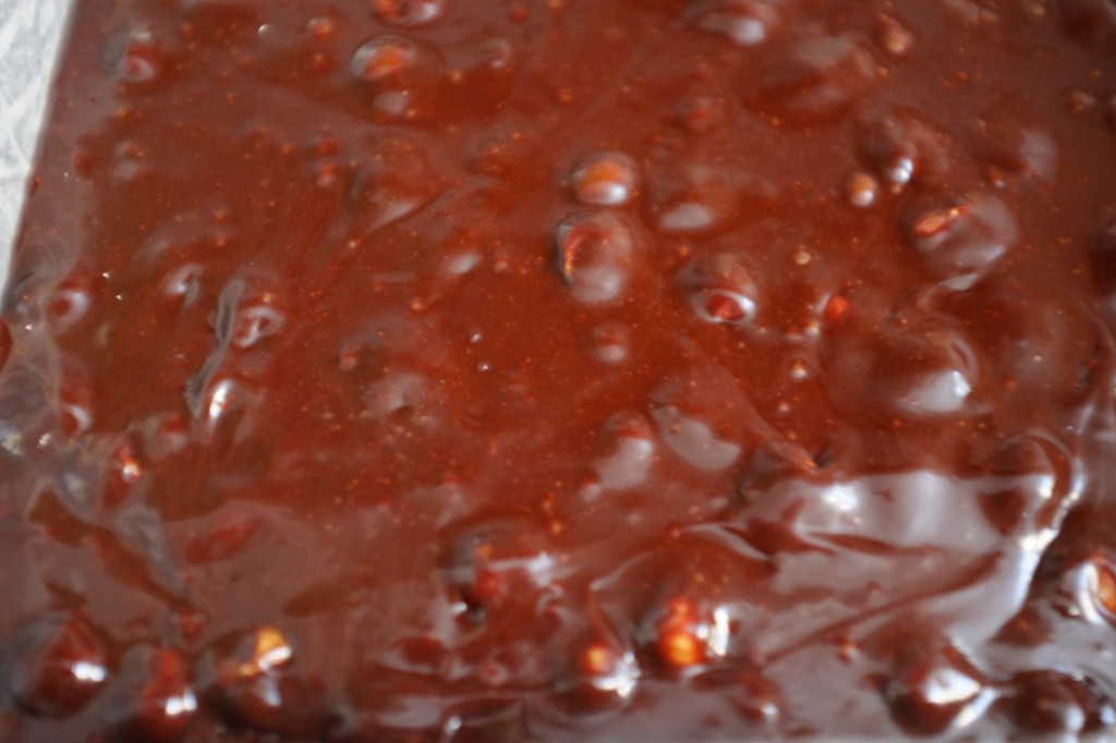 Le brownie au chocolat et aux noisettes avant d'être enfourné 