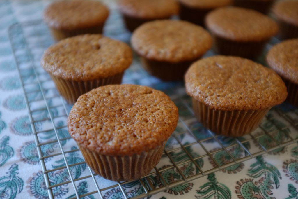 Avec le sucre brun, le dessus du muffins forme une très fine croute croustillant, presque caramélisée.