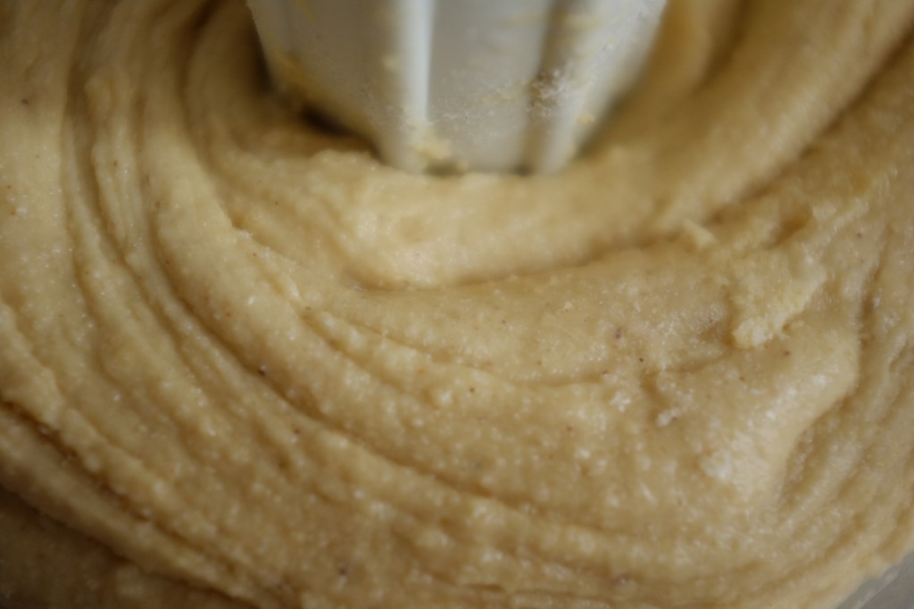 La pâte sans gluten pour les biscuits amaratti à la confiture