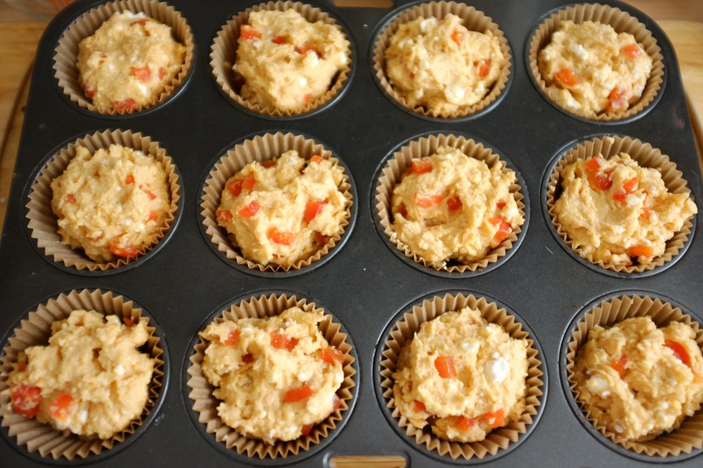 Les muffins sans gluten à la féta et poivron rouge avant d'être enfournés