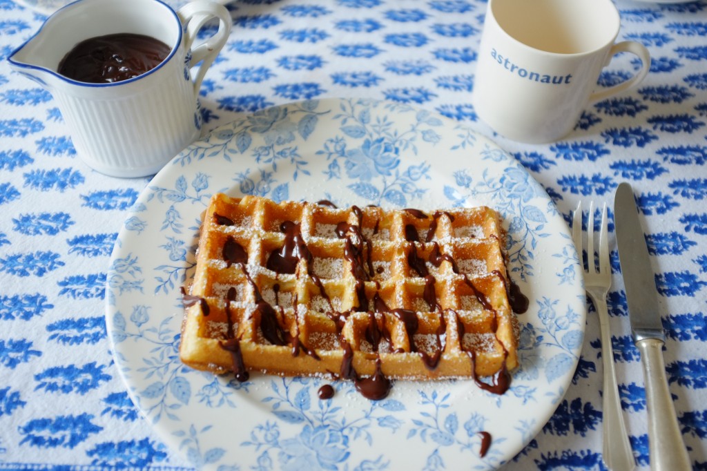 La gaufre sans gluten, pour notre petit déjeuner, accompagnée de chocolat fondu...