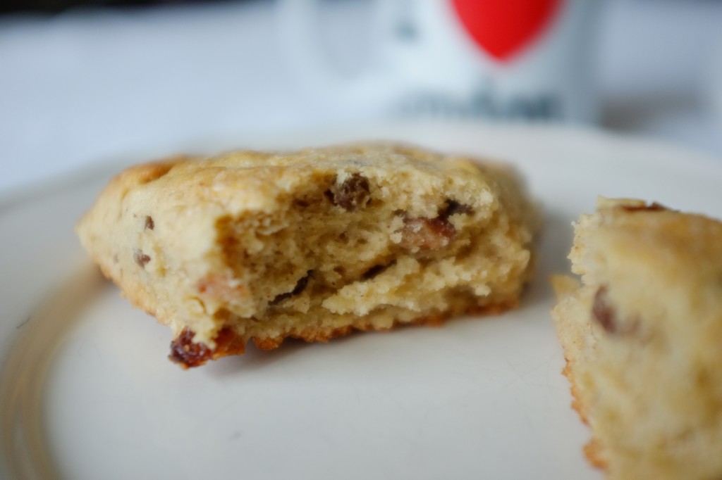 Les scones sans gluten aux raisins secs