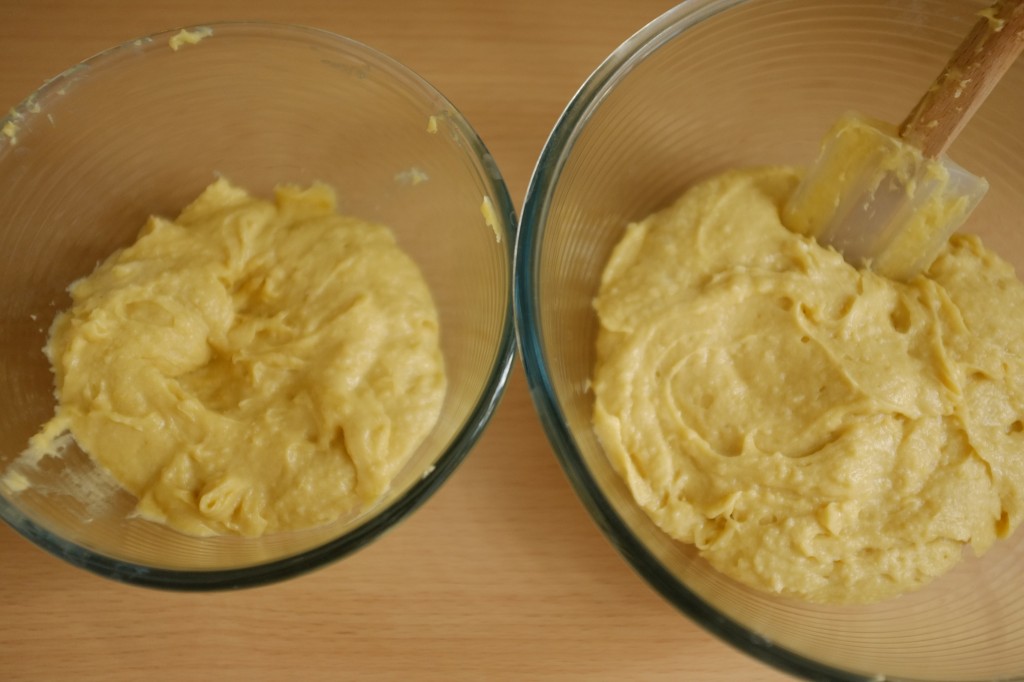 La pâte vanille sans gluten est divisée 1/3 et 2/3