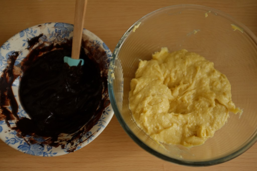 La partie 1/3 de pâte sans gluten à la vanille et le cacao crémeux