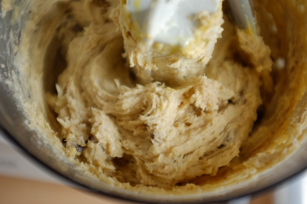 La pâte sans gluten pour les scones aux raisins secs