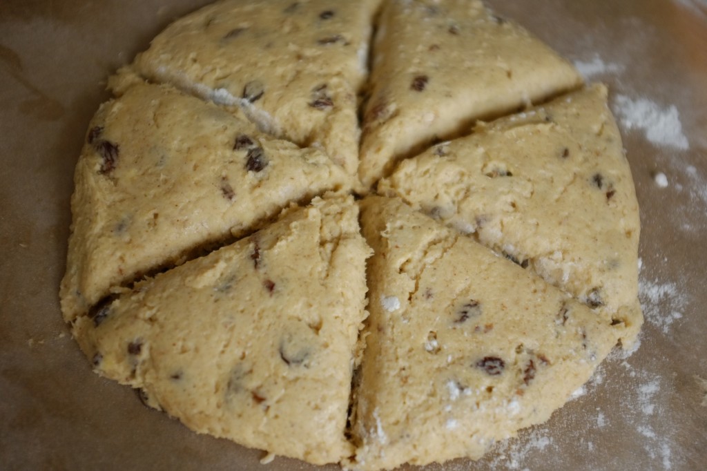 Les scones sans gluten aux raisins secs