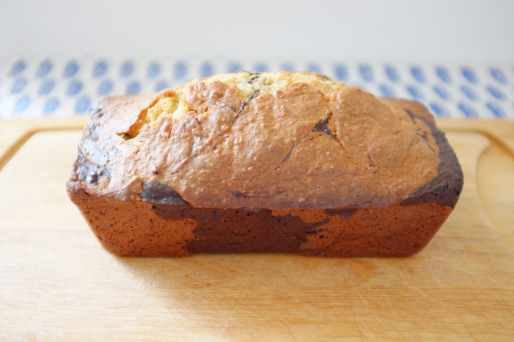 10 mn après la sortie du four, le cake sans gluten est démoulé pour qu'il ne devienne pas "détrempé"