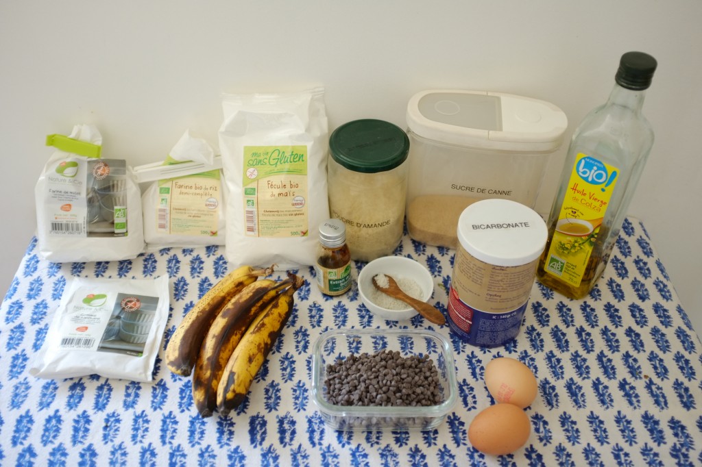 Les ingrédients sans gluten pour le cake banane-chocolat. Attention, sur la photo j'ai oublier la poudre à lever.