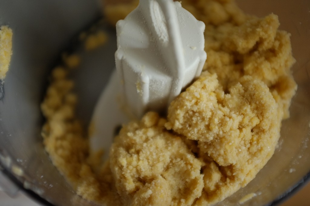 La pâte sans gluten pour les biscuits trèfle Irlandais