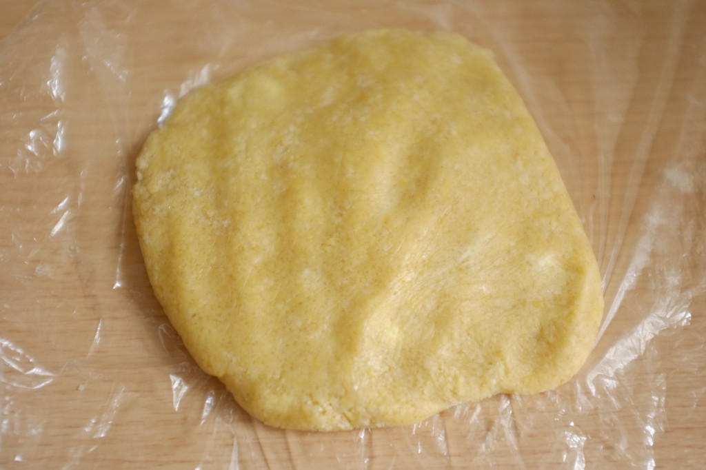 La pâte sans gluten pour les biscuits trèfles Irlandais