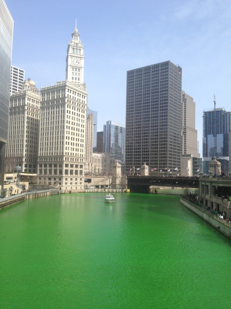 La Rivière Chicago, teinte en verte pour la St Patrick ce samedi 15 mars 2014