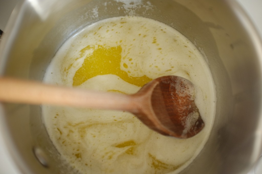 Le beurre fondu pour les madeleines sans gluten