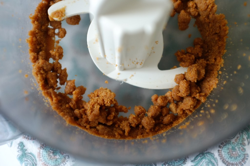 Le beurre et sucre brun vont formé le caramel du gâteau