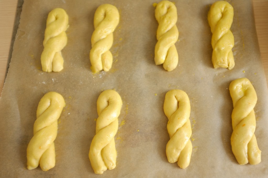 Les biscuits Koulourakia sans gluten avant d'e^tre enfournés