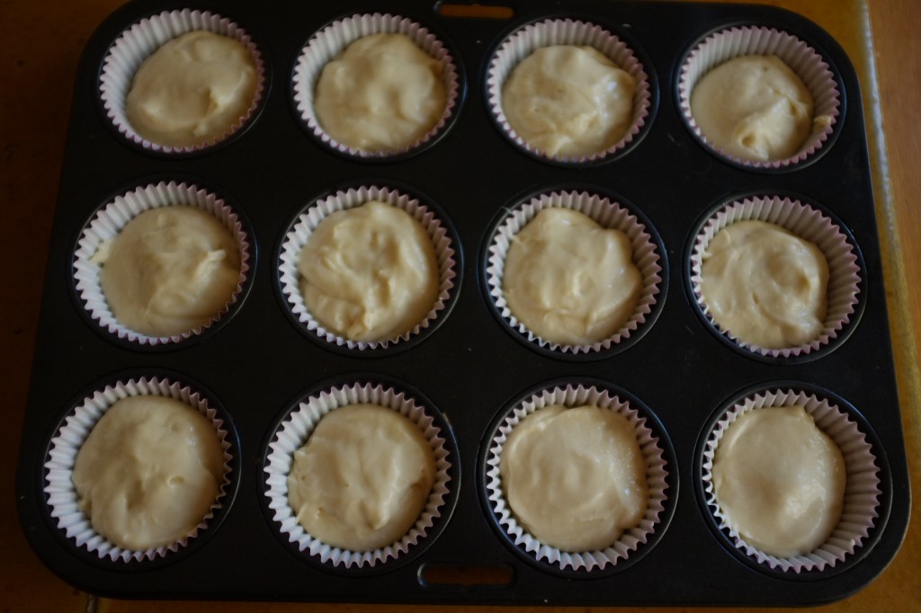 Les cupcakes sans gluten à la noix de coco avant d'être enfournés