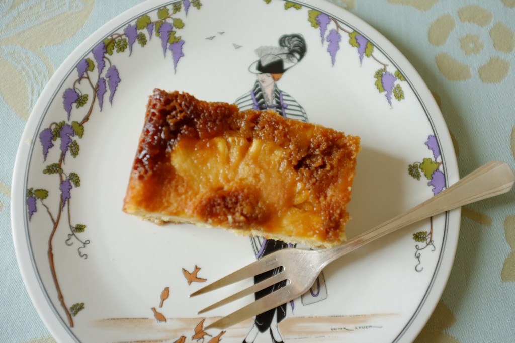 Le gâteau renversé sans gluten à l'ananas est un classique des année 20