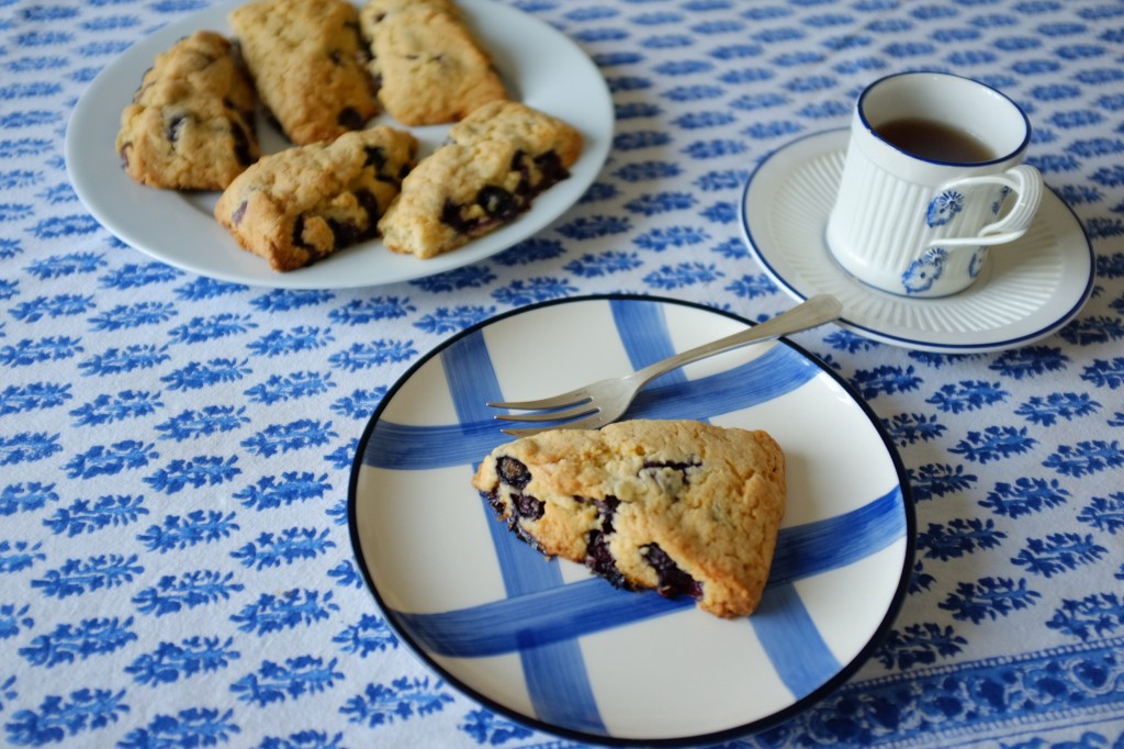 Les scones sans gluten aux myrtilles fraiches.