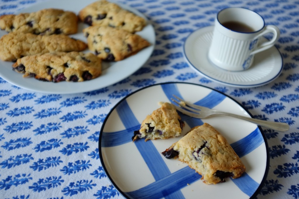 Les scones sans gluten aux myrtilles fraiches