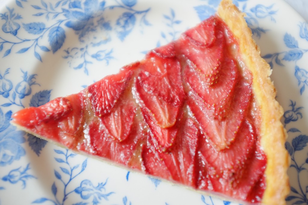 une part de tarte aux fraises sans gluten