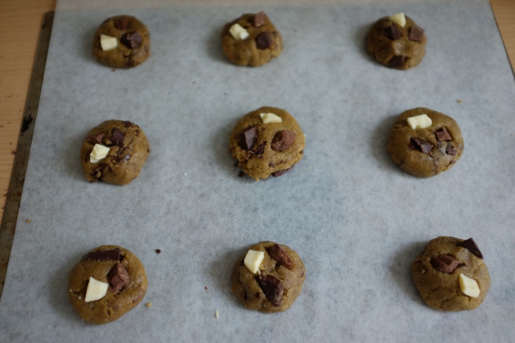 Les cookies sans gluten aux 3 chocolats avant d'être enfournés.