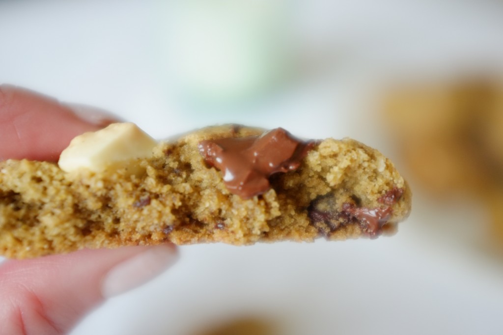 A l'interieur, c'est une pâte sans gluten classique au chocolat noir