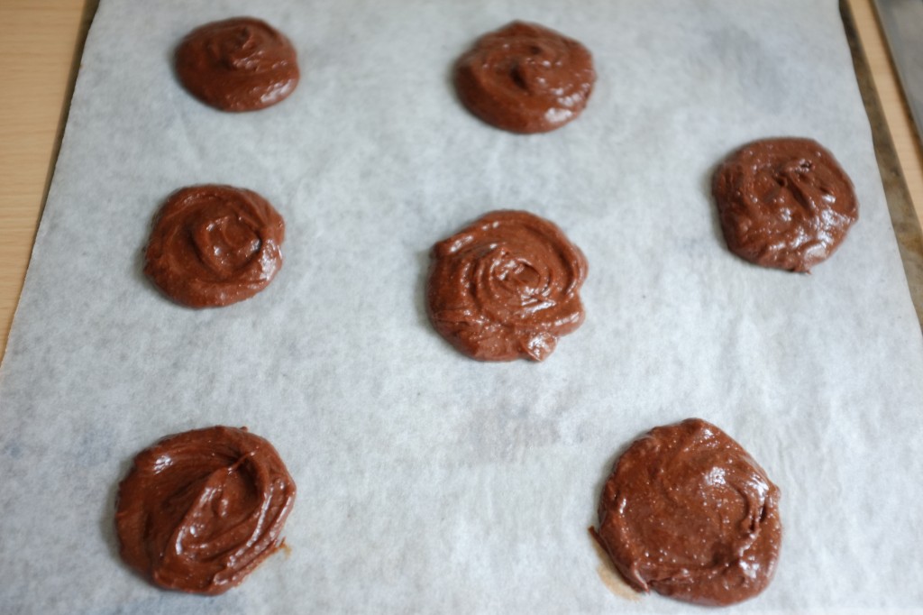 Les cookies-brownie au choclat sans gluten avant d'être enfournés