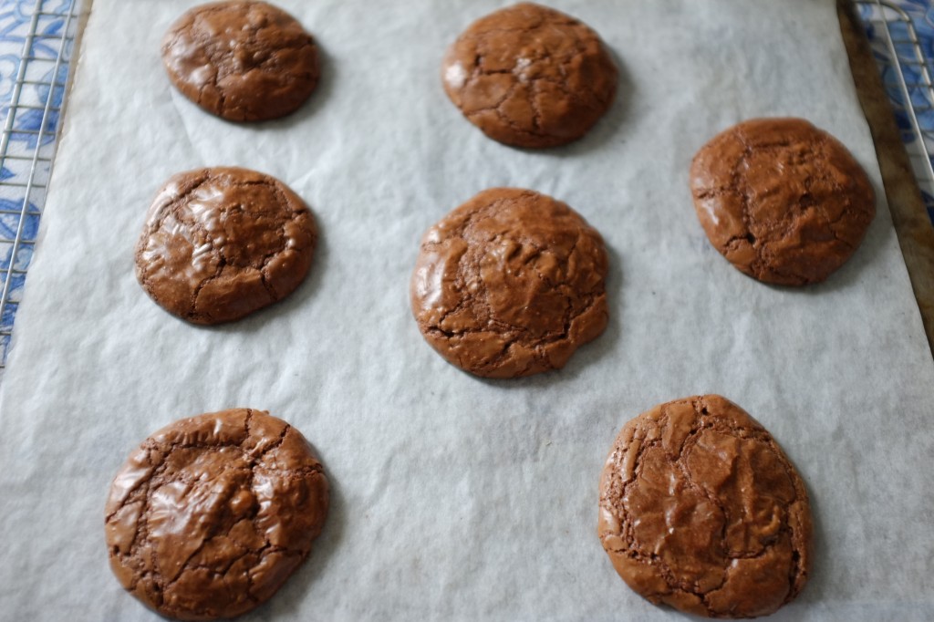 Les cookie-brownie sans gluten à la sortie du four