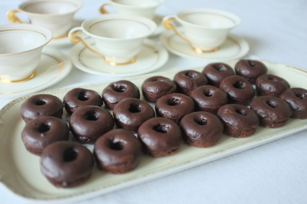 Les mini donuts au chocolat pour accompagner le café ou à grignoter...